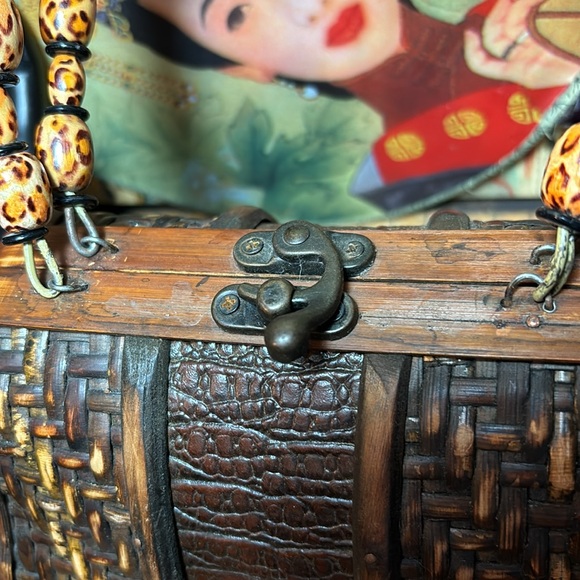 Rustic Rattan Wicker Wood Purse Box Wildcat Bead Handle 8”Hx7.25”Lx4.75”W Felt - Picture 7 of 15